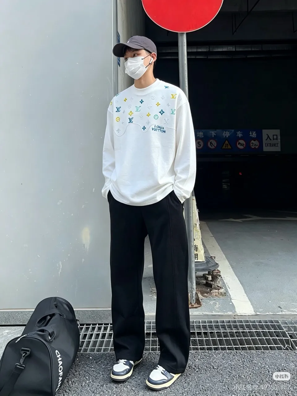 Louis Vuitton/ T